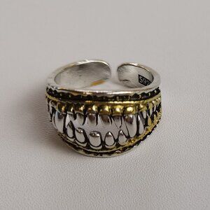 Second-hand women's vintage silver ring